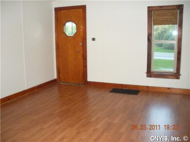 Living Room Good size living room with new laminat