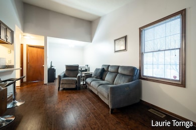 7-web-or-mls-4201-eastcastle-ct-se