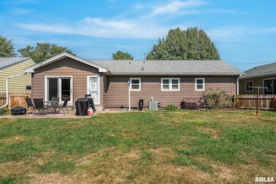 2417 W 18th St, Davenport, IA 52804 - photo 3