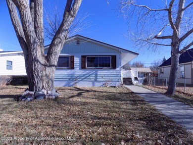585 Pershing St, Craig, CO 81625 - photo 4