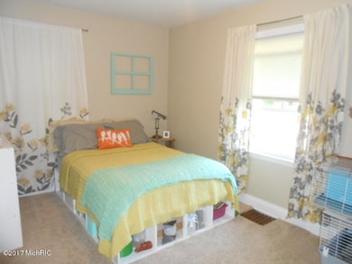 1008 Kentwood St NE, Grand Rapids, MI 49505 - photo 4