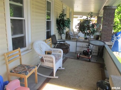 1433 W 15th St, Davenport, IA 52804 - photo 2