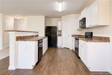 9626 Weikert Rd, Charlotte, NC 28215 - photo 6