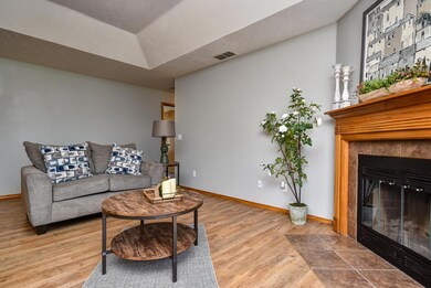 102 w twin oak dr-6