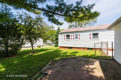 2715 Navajo Rd, Waukegan, IL 60087 - photo 4