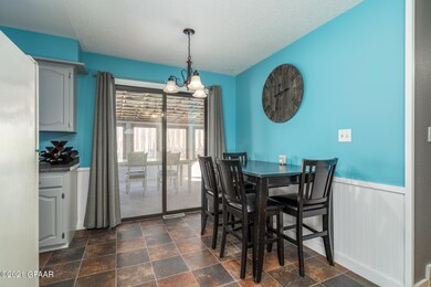 1803 S 17th St, Grand Forks, ND 58201 - photo 5