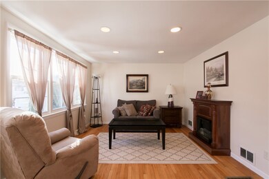 124 Pepin St, West Warwick, RI 02893 - photo 4