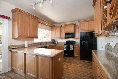 6) KITCHEN