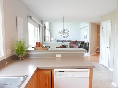 7MHCKitchentoFamRoom