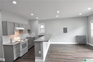 Living rm & eating area #2 looking into kitchen ar