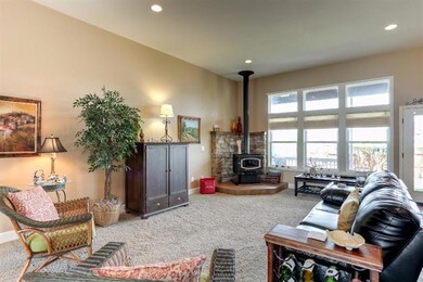 642 Sheffield Dr, Eagle Point, OR 97524 - photo 6