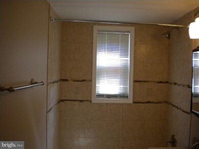 3811 Stokes Dr, Baltimore, MD 21229 - photo 5