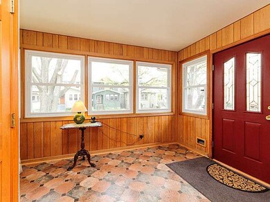 1041 Gunderson Ave, Oak Park, IL 60304 - photo 3