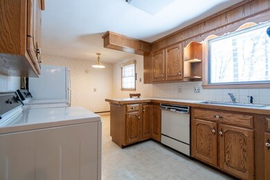 35 Ledgetree Rd, Medfield, MA 02052 - photo 3