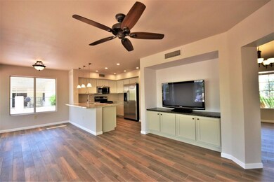 Roomy Kitchen, dining & AZ room