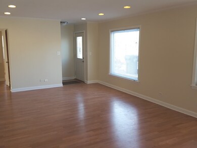 327 N Prairie Ave, Mundelein, IL 60060 - photo 3