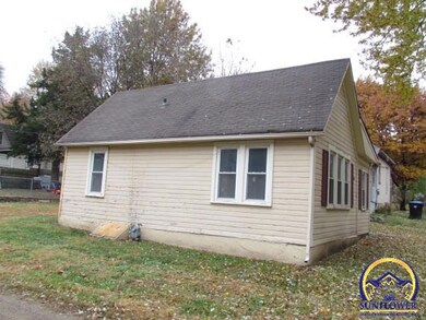 1833 SW Cherokee St, Topeka, KS 66606 - photo 2