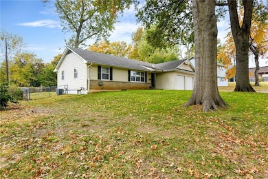 806 N Mohawk Ave, Independence, MO 64056 - photo 2