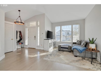Living Room/Entrance