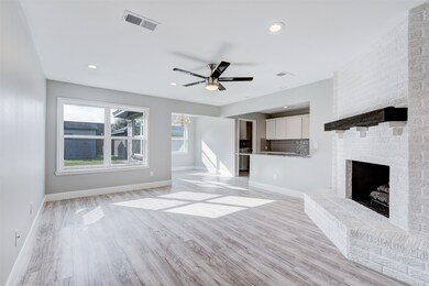 4011 Saratoga Dr, Houston, TX 77088 - photo 3