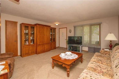 1065 S 52nd Ave E, Newton, IA 50208 - photo 3