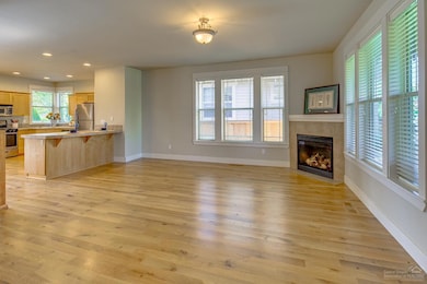 856 NW 15th St, Redmond, OR 97756 - photo 4