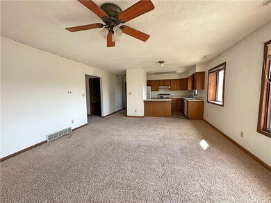 1401 W 16th St S unit 5, Newton, IA 50208 - photo 2