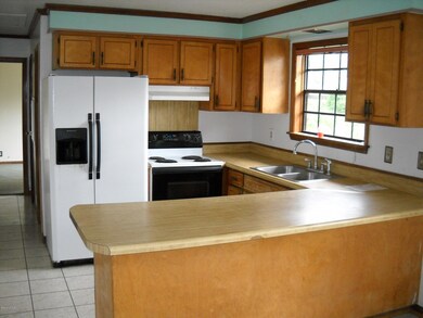 Kitchen with breakfast bar