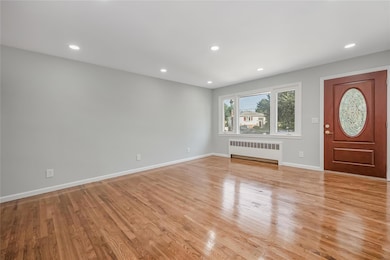 594 Fenworth Blvd, Franklin Square, NY 11010 - photo 4