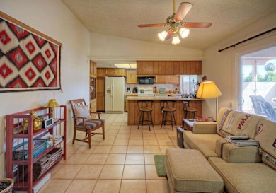 586 Family room 1