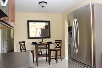 6107 Applegate Ln, Louisville, KY 40219 - photo 6