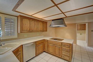 6 - Kitchen
