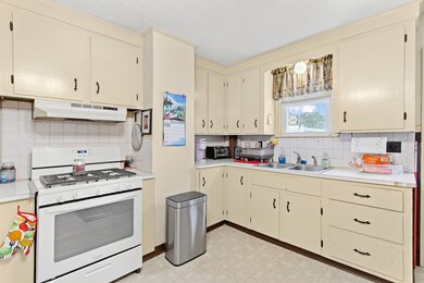 512 Merrimack Ave, Dracut, MA 01826 - photo 7