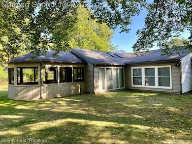 6040 Old Orchard Dr, Bloomfield Hills, MI 48301 - photo 5