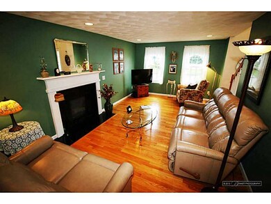 83 Scituate Farms Dr, Cranston, RI 02921 - photo 4