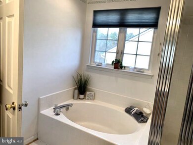 8038 Ashville Ct, Severn, MD 21144 - photo 5