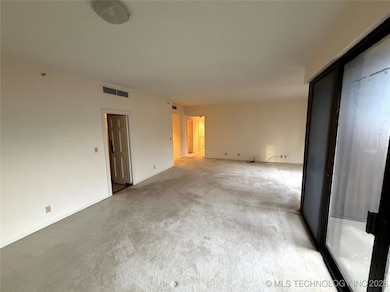 The Yorktown unit 302, Tulsa, OK 74114 - photo 6