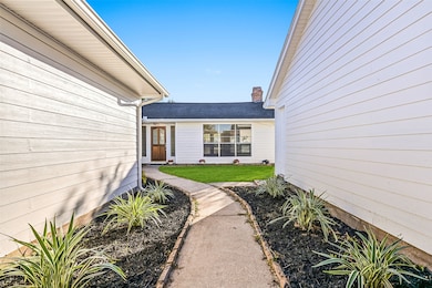 644 E Castle Harbour Dr, Friendswood, TX 77546 - photo 3