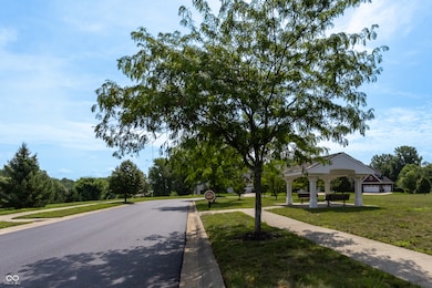 3101 Red Fox Cir, Columbus, IN 47201 - photo 4