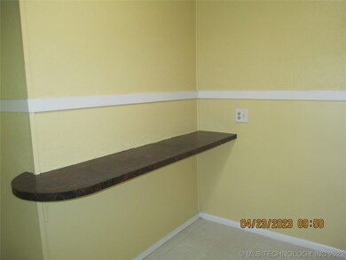 Kitchen breakfast bar