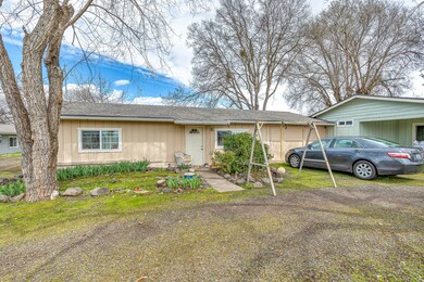 2225 Fowler Ln, Central Point, OR 97502 - photo 2