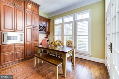 6866 Frase Dr, Falls Church, VA 22043 - photo 3