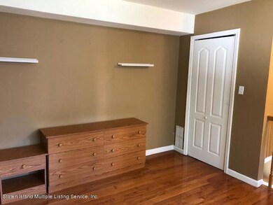 220 Essex Dr, Staten Island, NY 10314 - photo 4