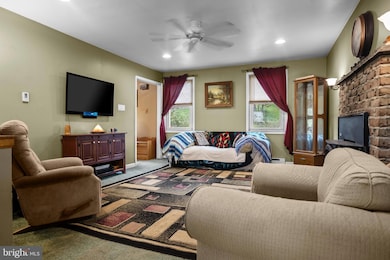 38 Lindy Ln, Boyertown, PA 19512 - photo 5