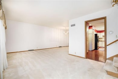 5102 Mansfield Ln, Shawnee, KS 66203 - photo 5