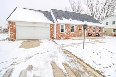 633 Canyon Dr, Lima, OH 45804 - photo 3