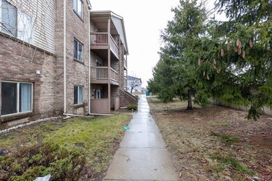 35390 van Born Rd unit 303, Wayne, MI 48184 - photo 2
