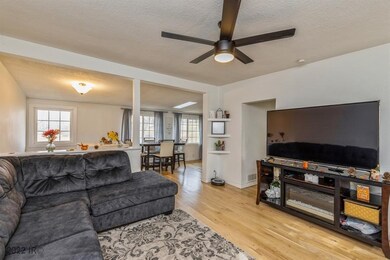 230 E Creston Ave, Des Moines, IA 50315 - photo 3