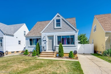 View of front of house featuring a front lawn