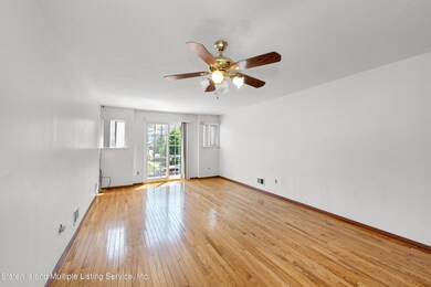 160 Long Pond Ln, Staten Island, NY 10304 - photo 2